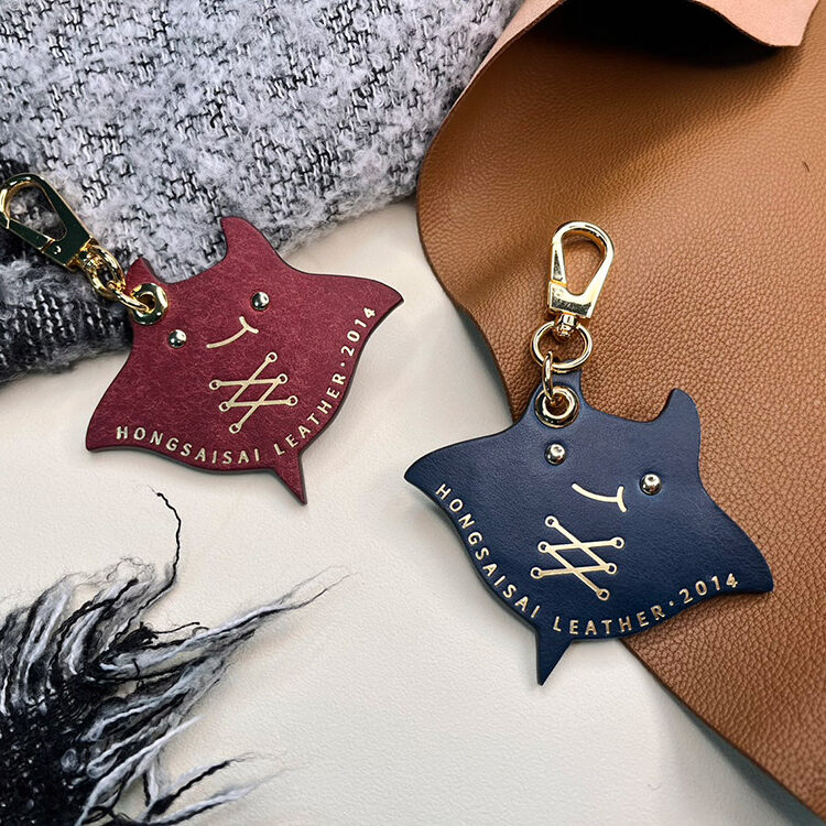 歸福魟魚發票載具吊飾-紅酒派對-冬末雪松